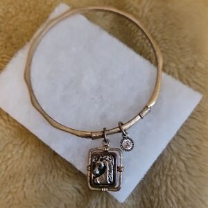 Chic Gold Bracelet with Artistic Charms